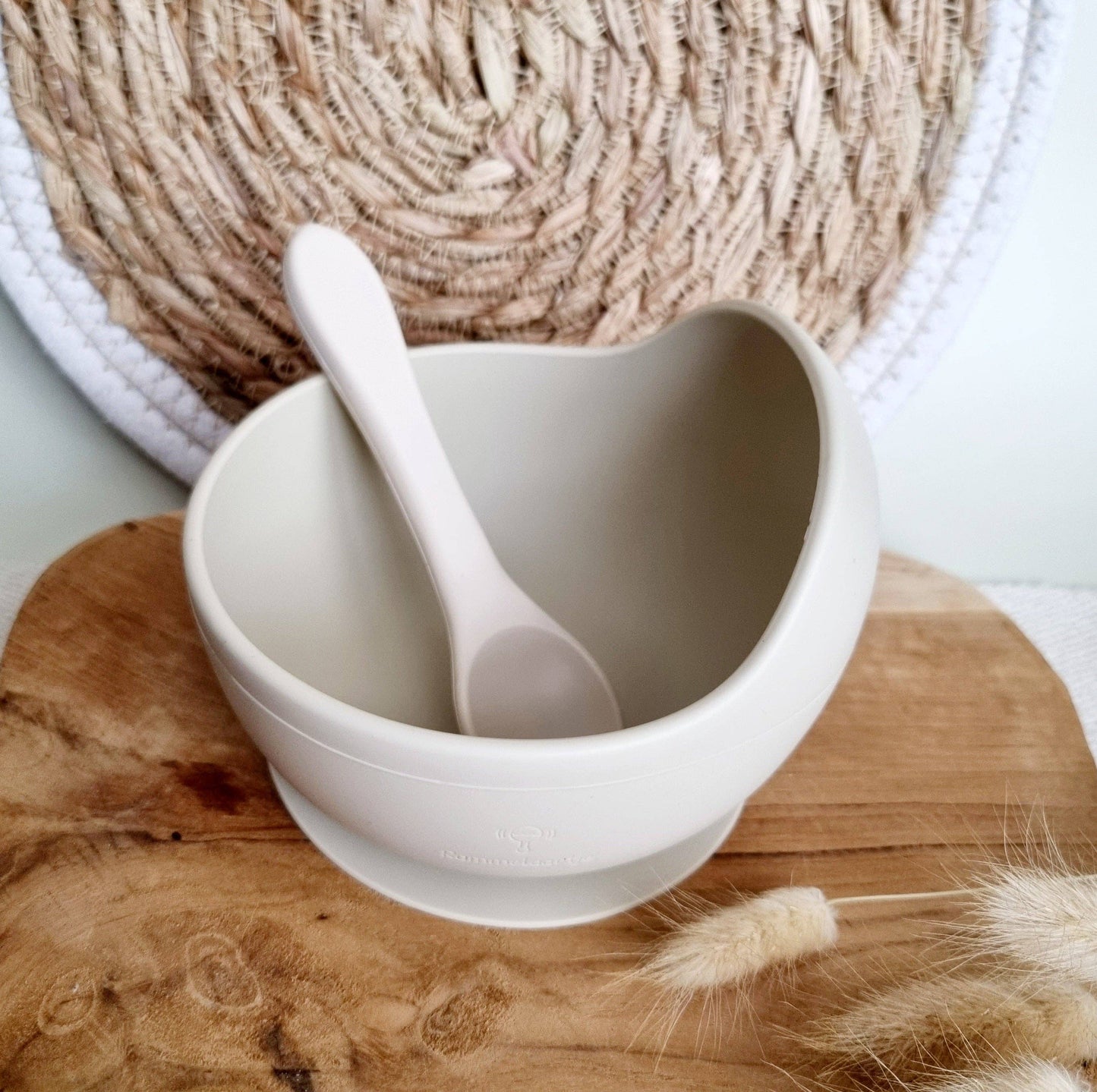 Silicone bowl with suction cup and beige spoon (-10%)