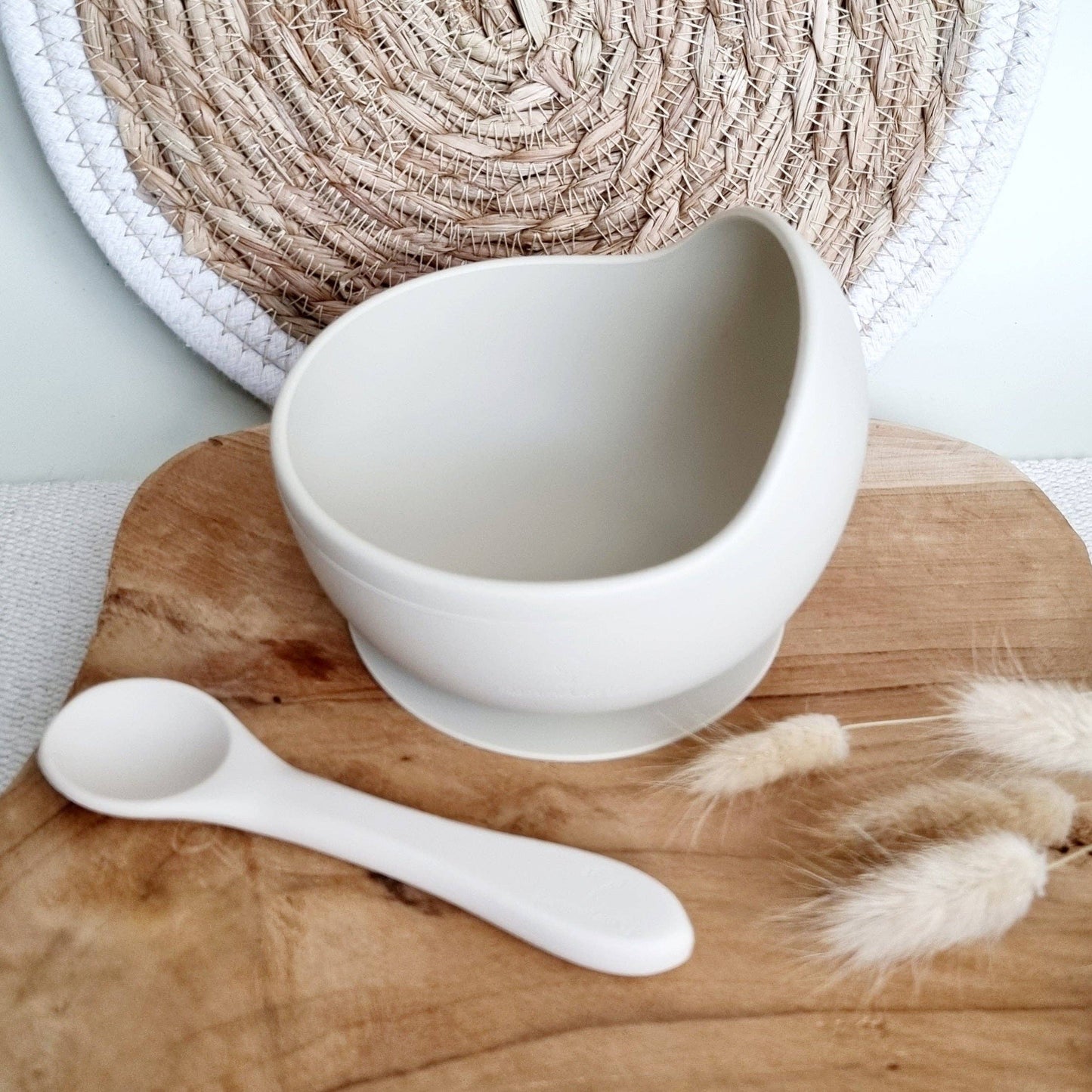 Silicone bowl with suction cup and beige spoon (-10%)