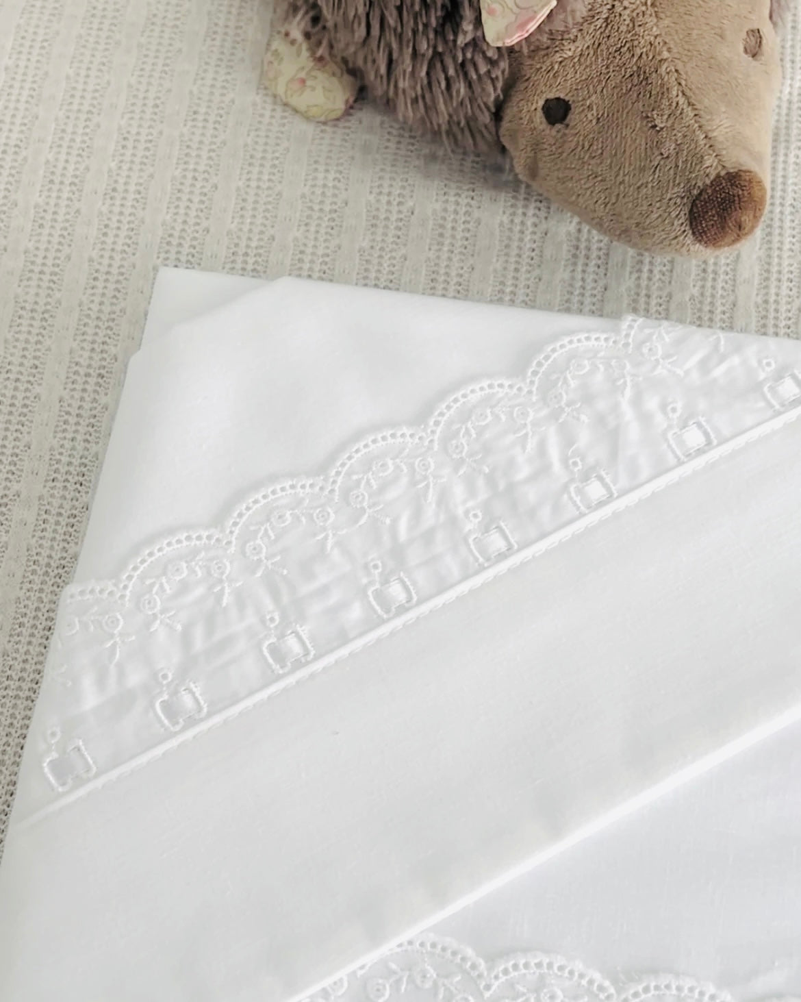 Cotton sheets with lace and ribbon for Carrycot (-20%)