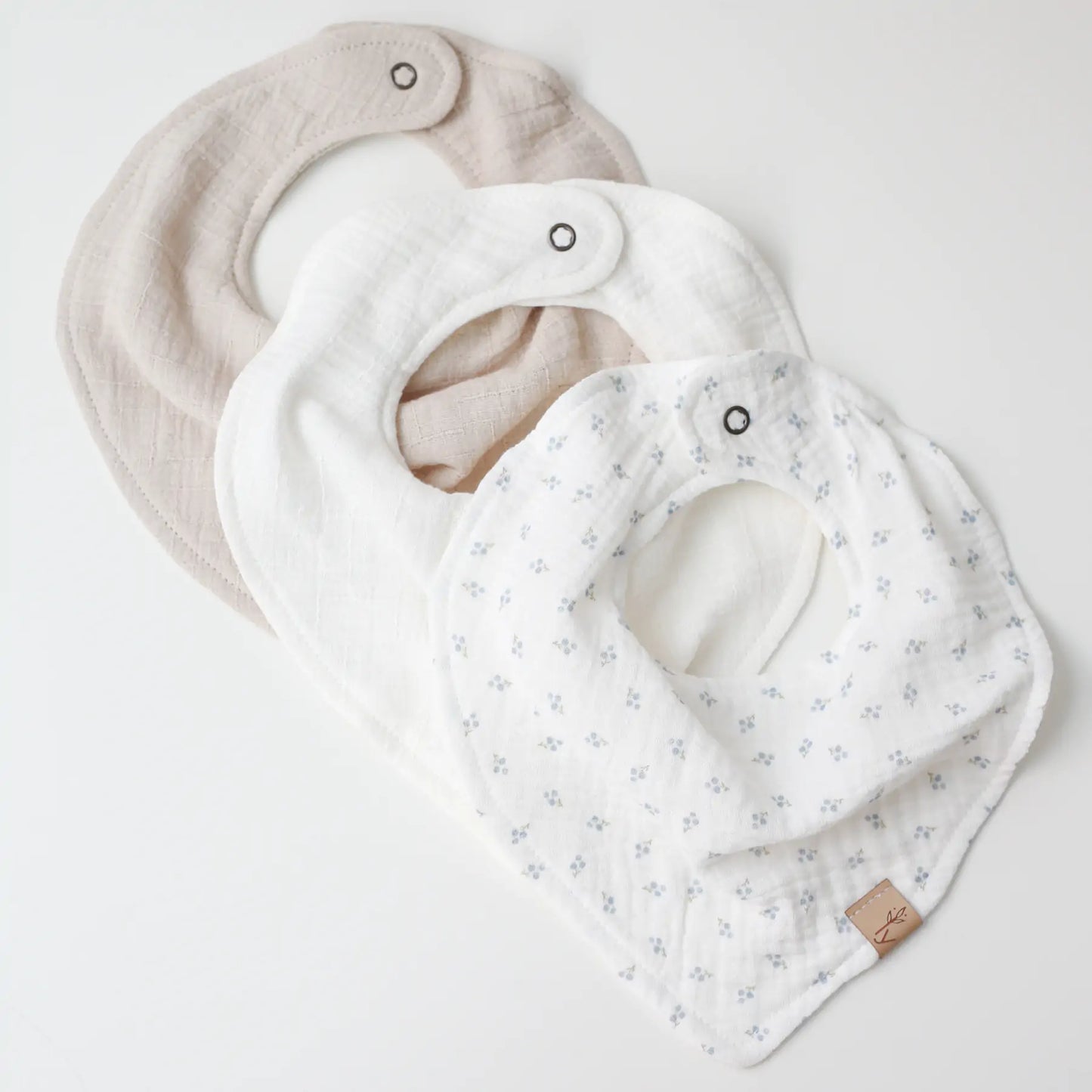 Blue berries muslin handkerchief bibs (-10%)