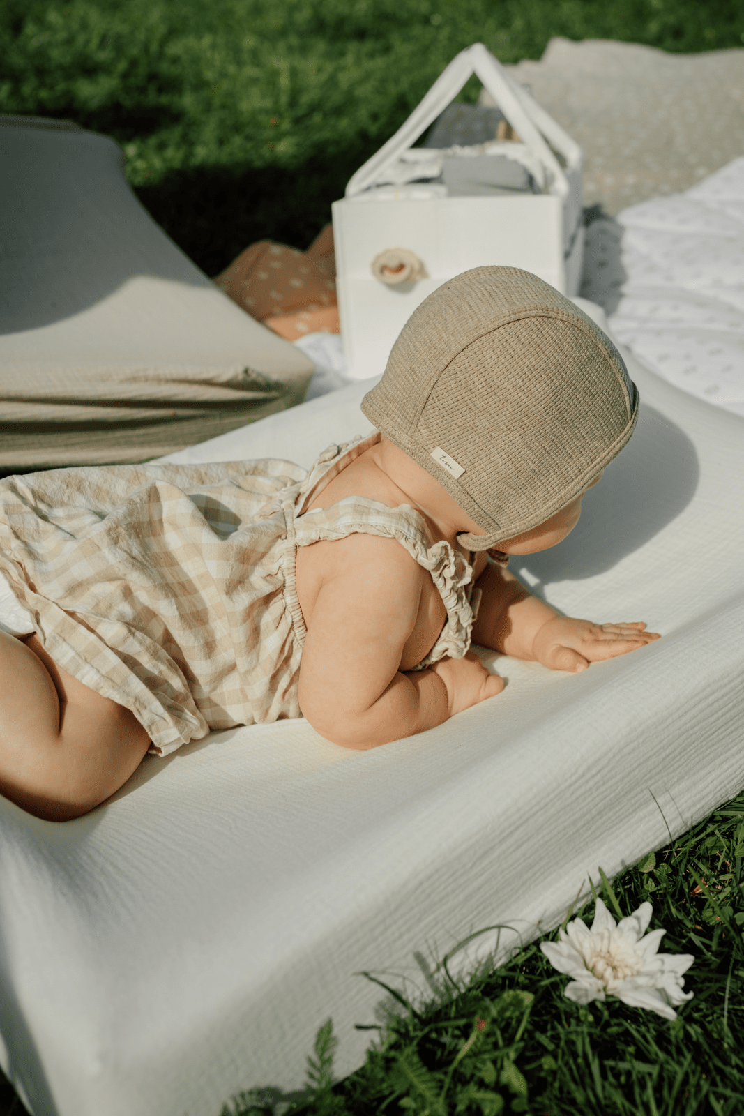 Beige knitted baby hat (-20%)