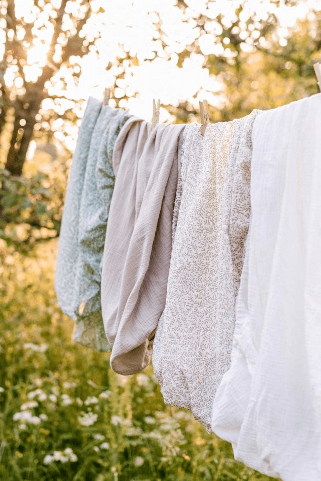 Crib sheet in sand muslin