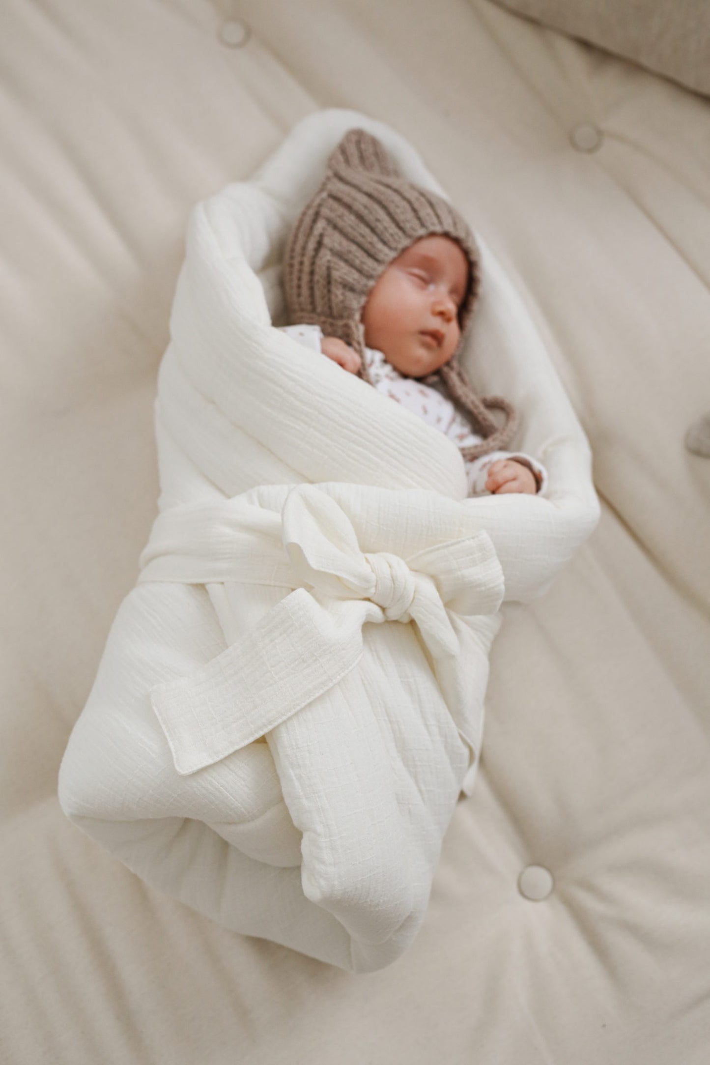 Milky white muslin baby wrap (-10%)