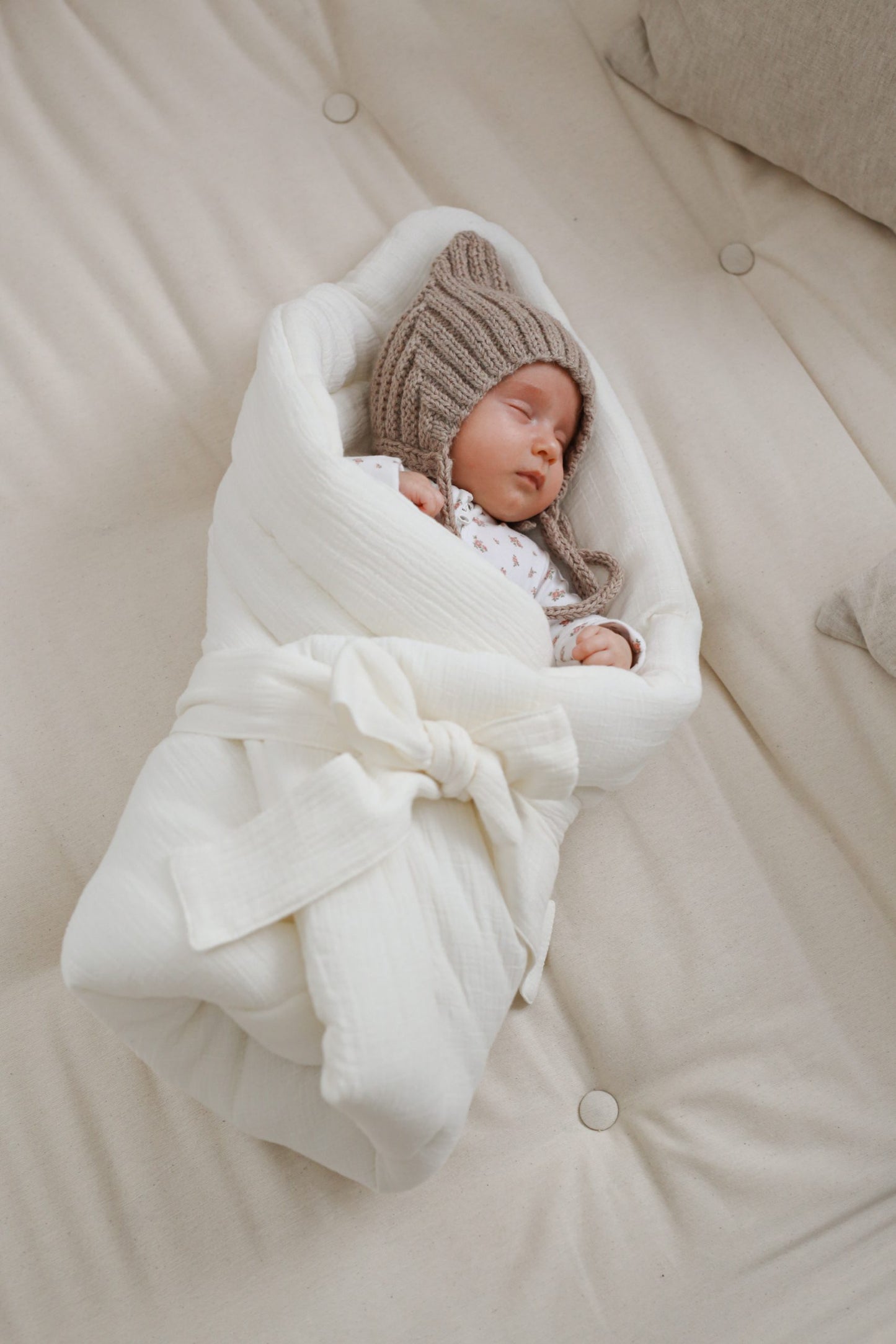 Milky white muslin baby wrap (-10%)