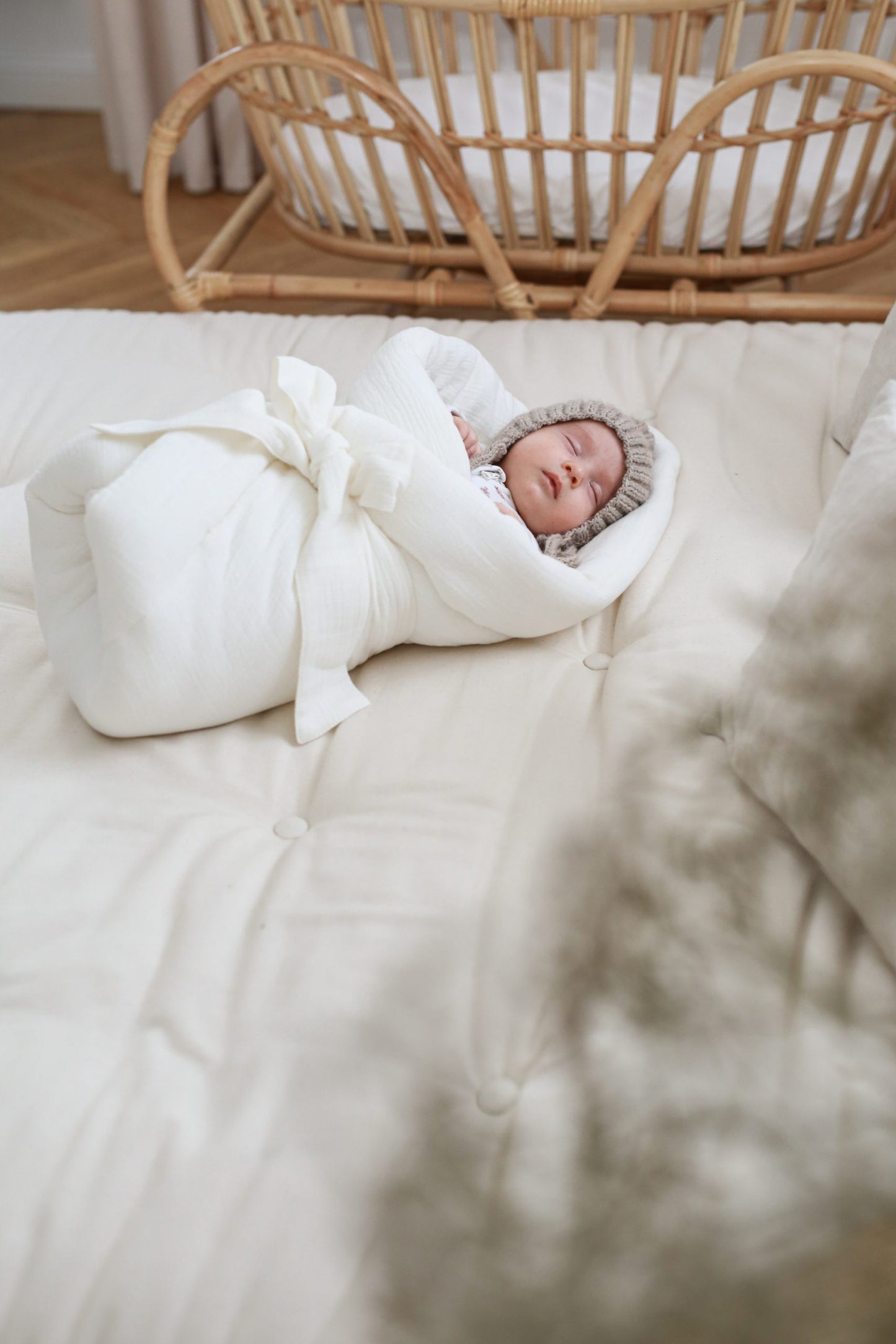 Milky white muslin baby wrap (-10%)