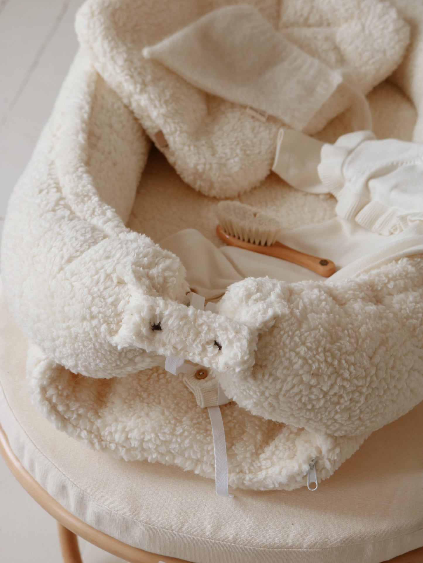 ninho-bebe-creme-teddy-interior