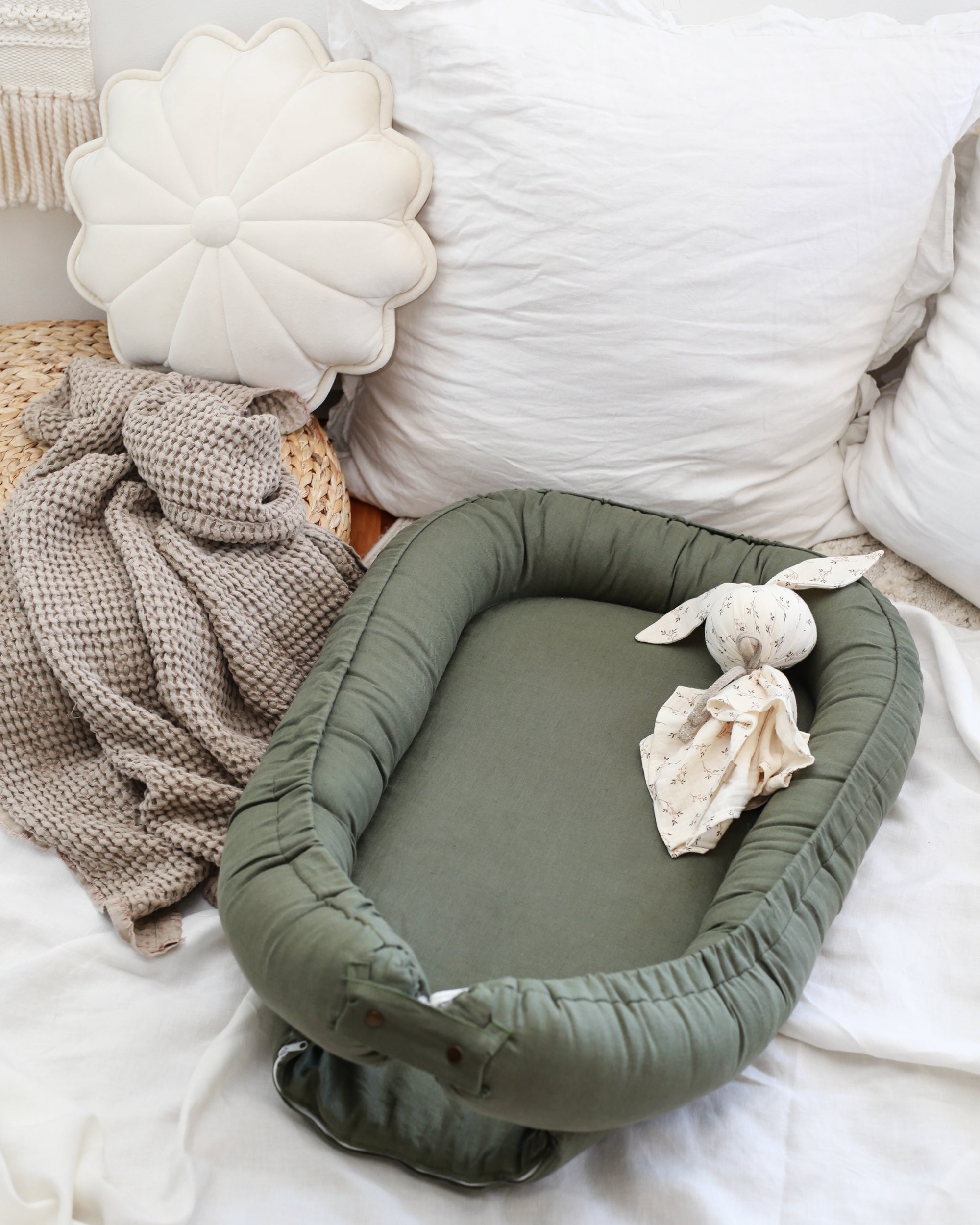 Baby nest in forest green linen www.babynest.pt